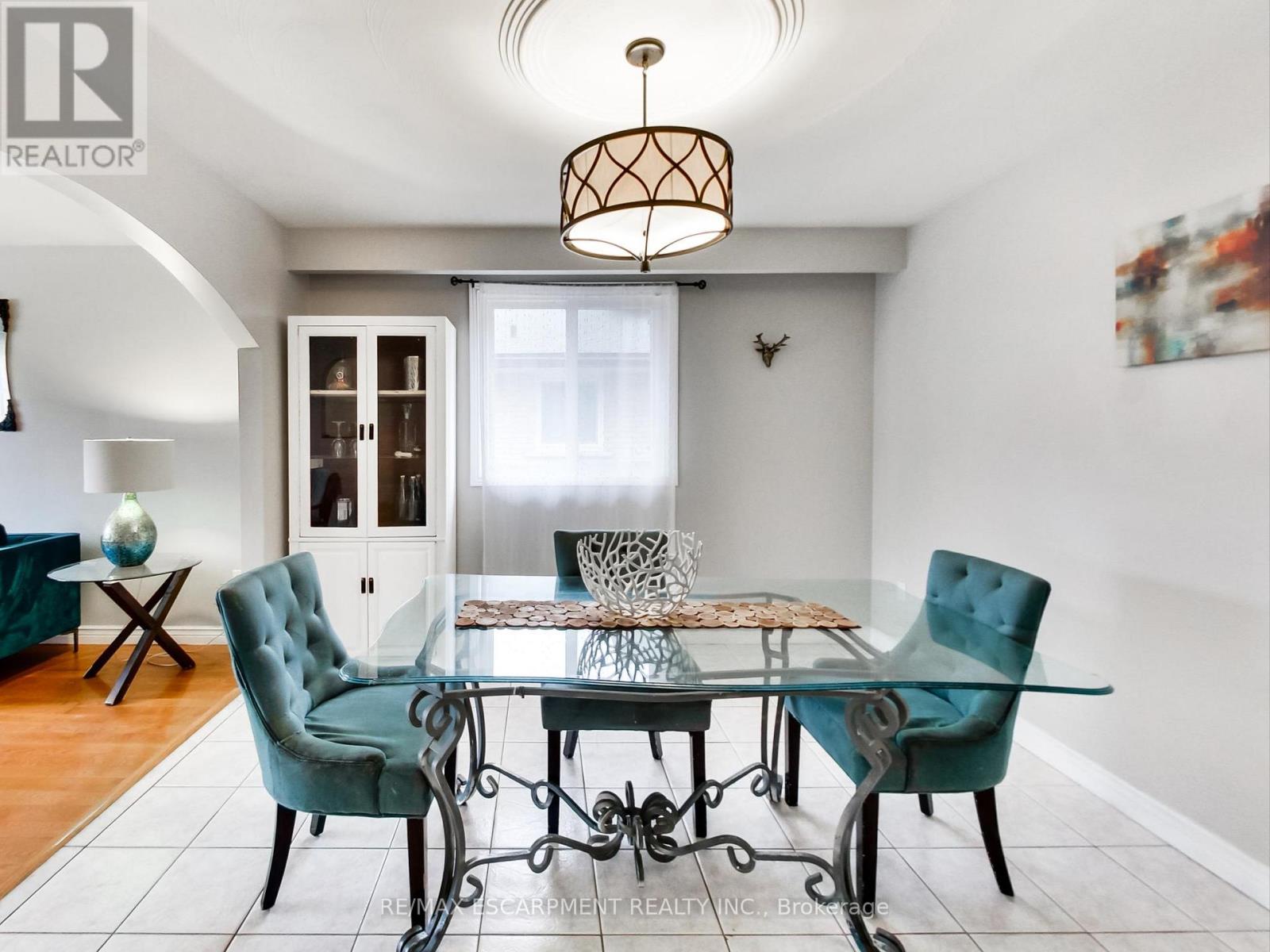 18 Pavarotti Court, Hamilton (Gershome), Ontario  L8G 4P8 - Photo 10 - X12521462