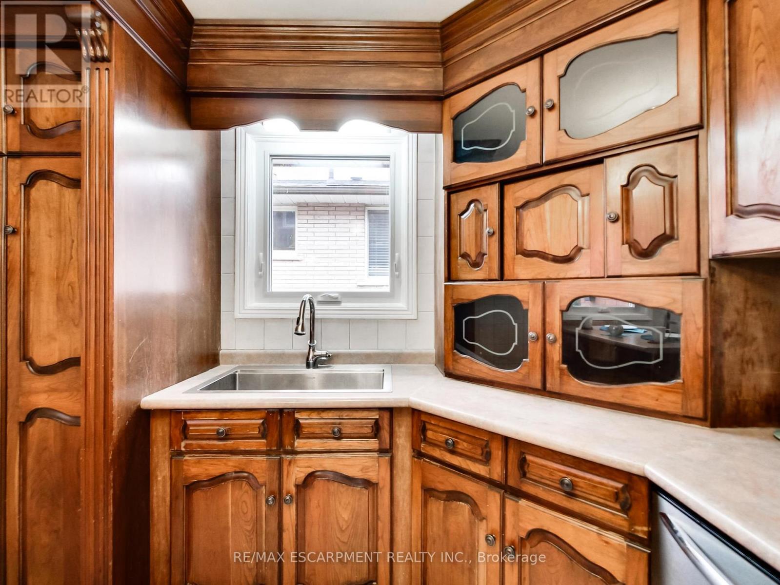 18 Pavarotti Court, Hamilton (Gershome), Ontario  L8G 4P8 - Photo 15 - X12521462