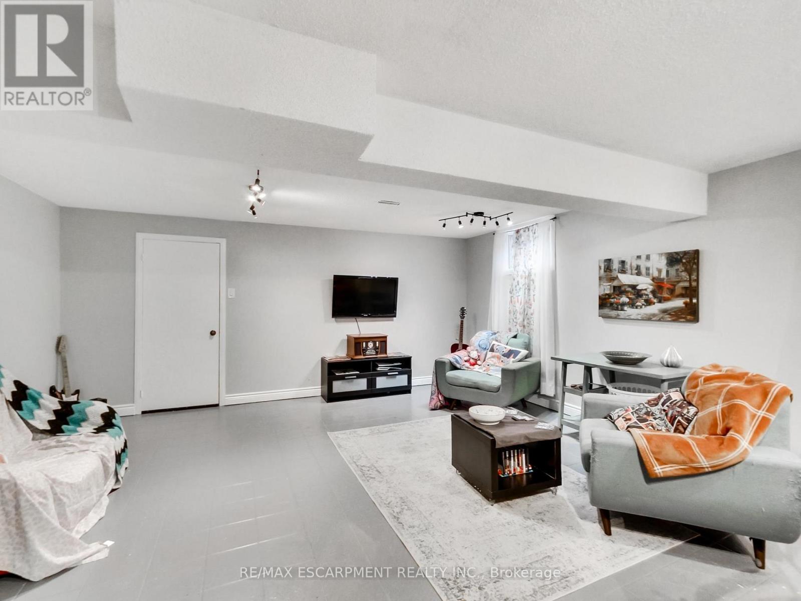 18 Pavarotti Court, Hamilton (Gershome), Ontario  L8G 4P8 - Photo 32 - X12521462