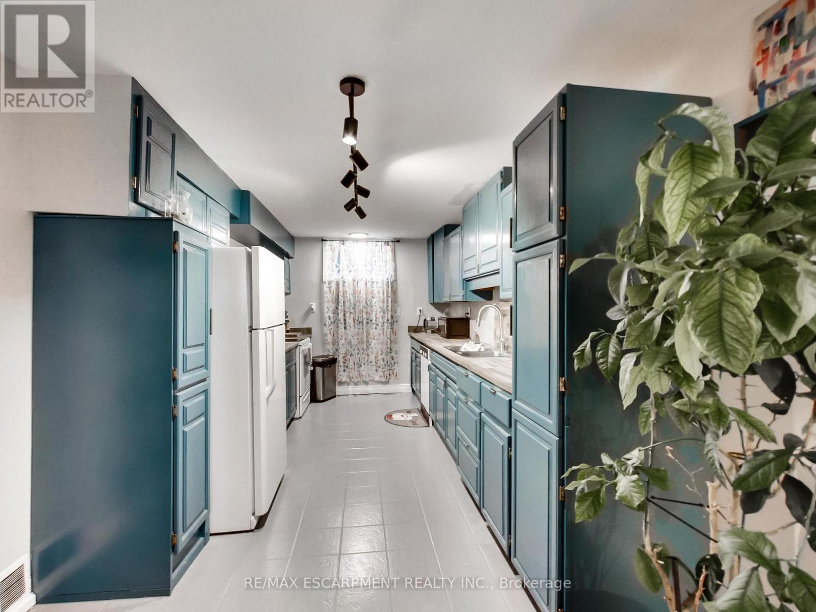 18 Pavarotti Court, Hamilton (Gershome), Ontario  L8G 4P8 - Photo 37 - X12521462