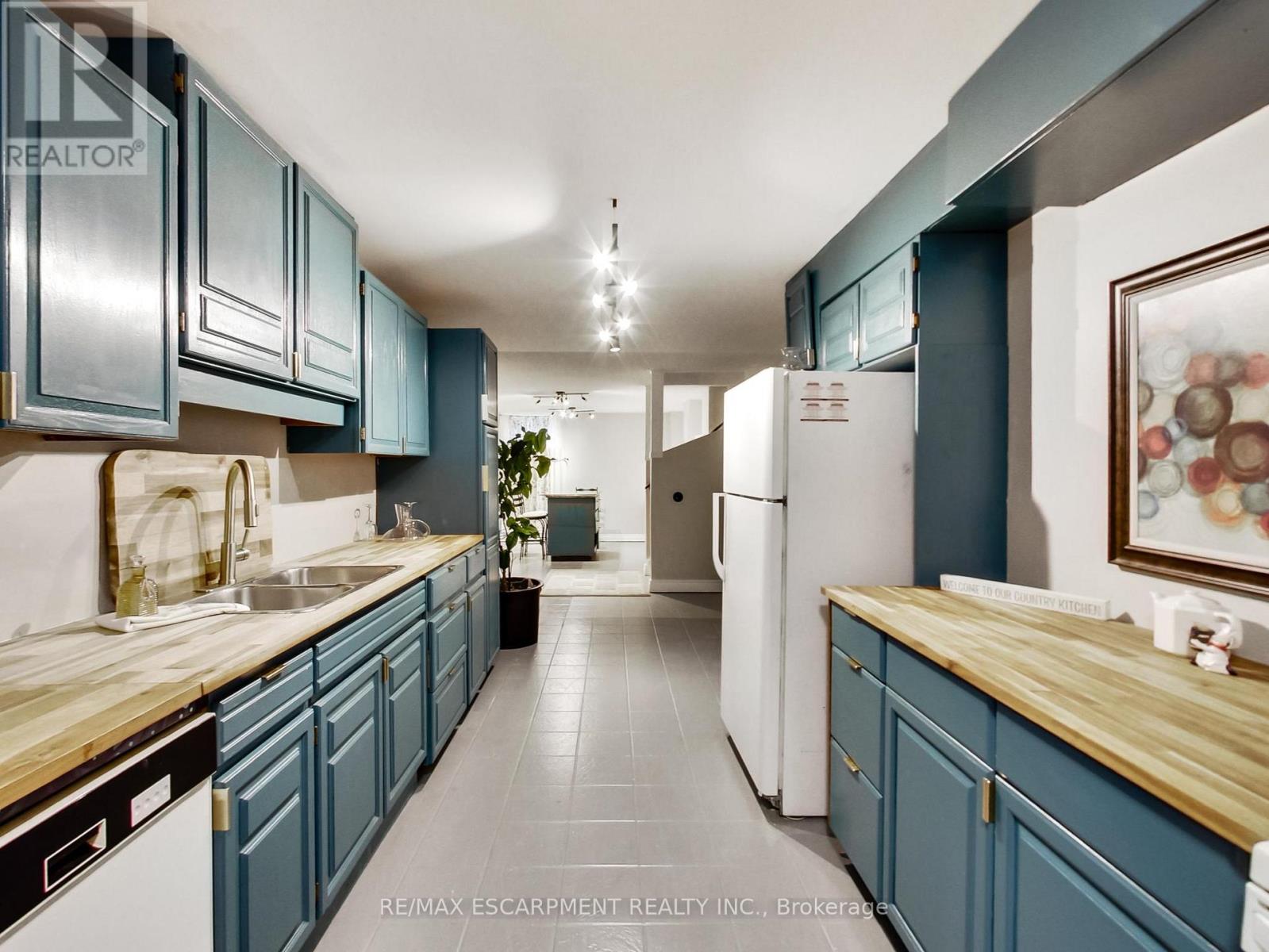 18 Pavarotti Court, Hamilton (Gershome), Ontario  L8G 4P8 - Photo 39 - X12521462