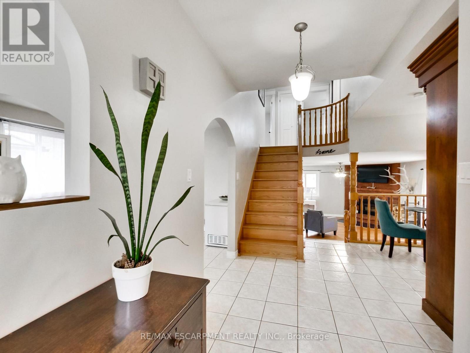 18 Pavarotti Court, Hamilton (Gershome), Ontario  L8G 4P8 - Photo 5 - X12521462