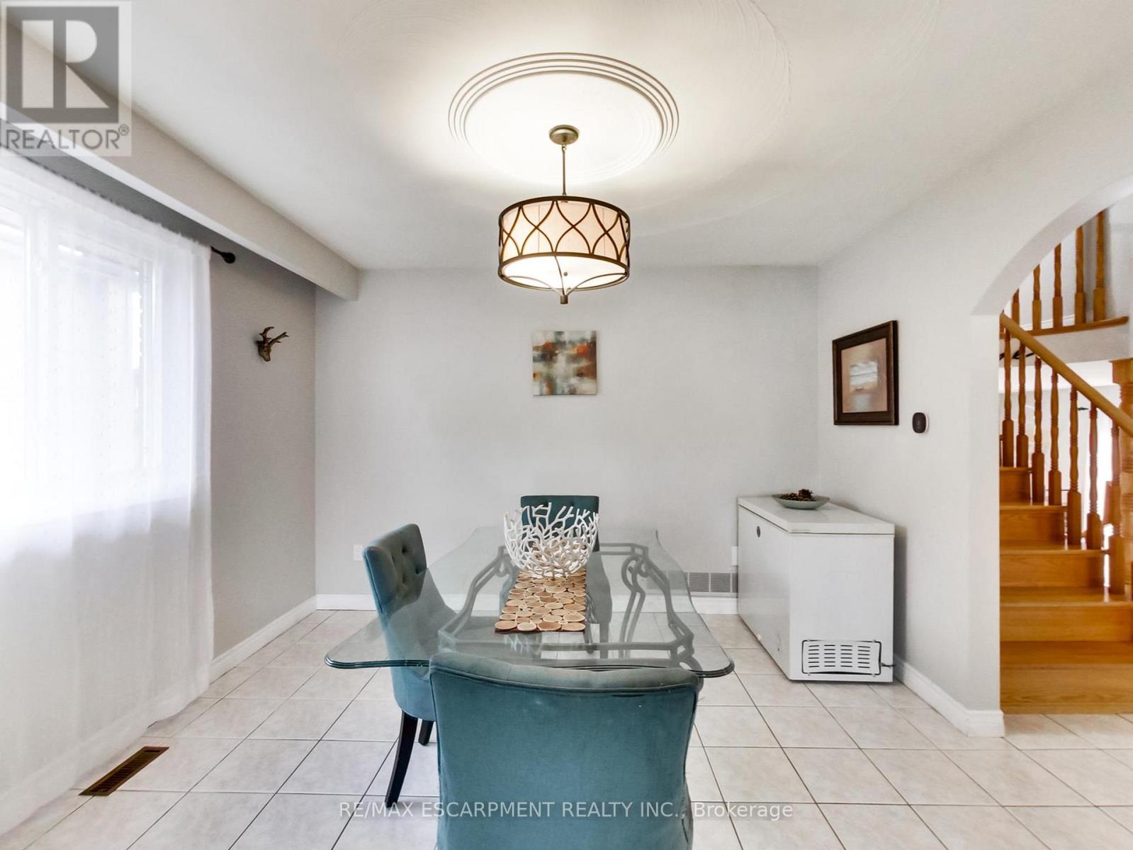 18 Pavarotti Court, Hamilton (Gershome), Ontario  L8G 4P8 - Photo 9 - X12521462