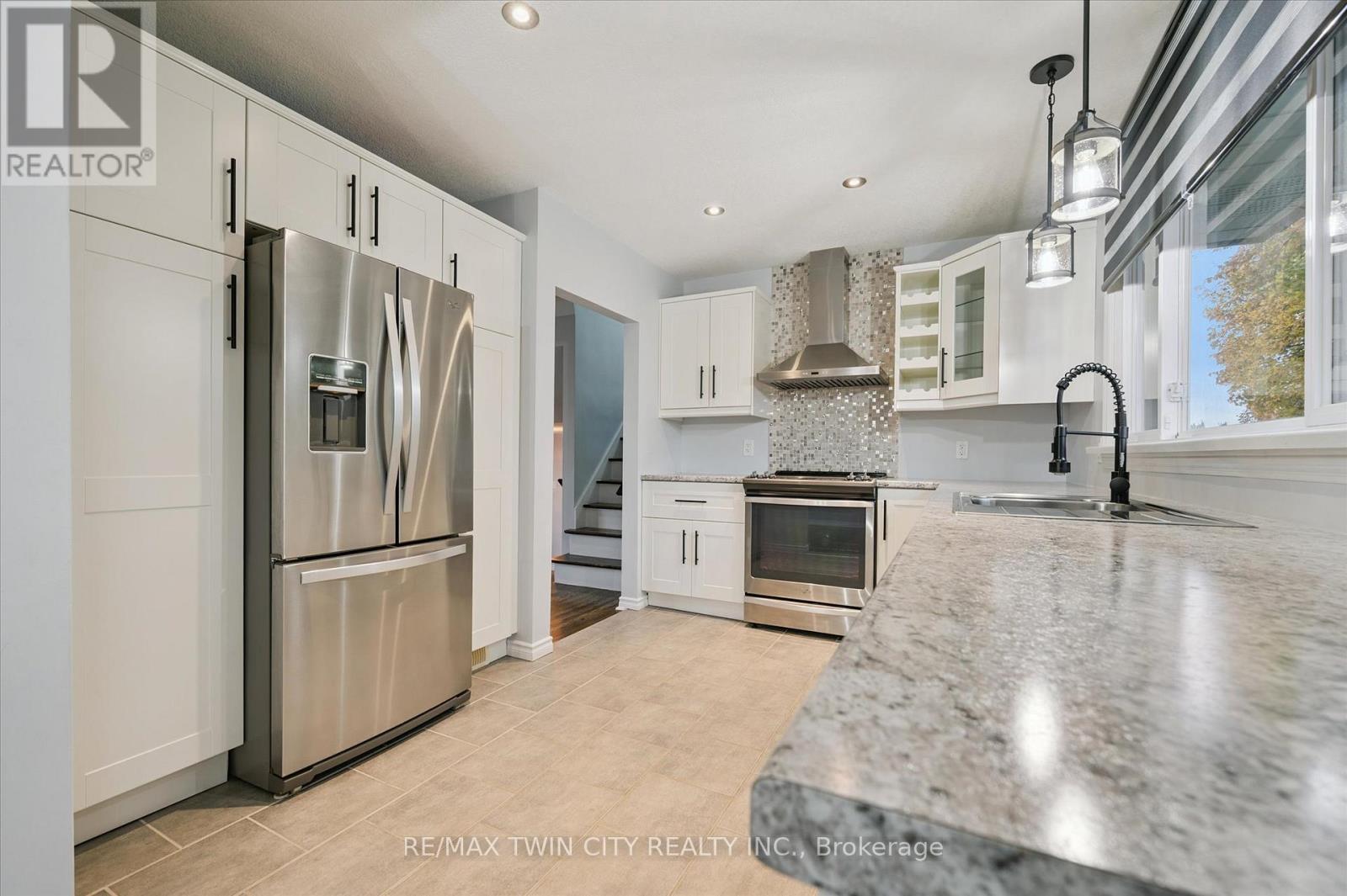 944 Concession Drive, Cambridge, Ontario  N3H 4L6 - Photo 15 - X12521620