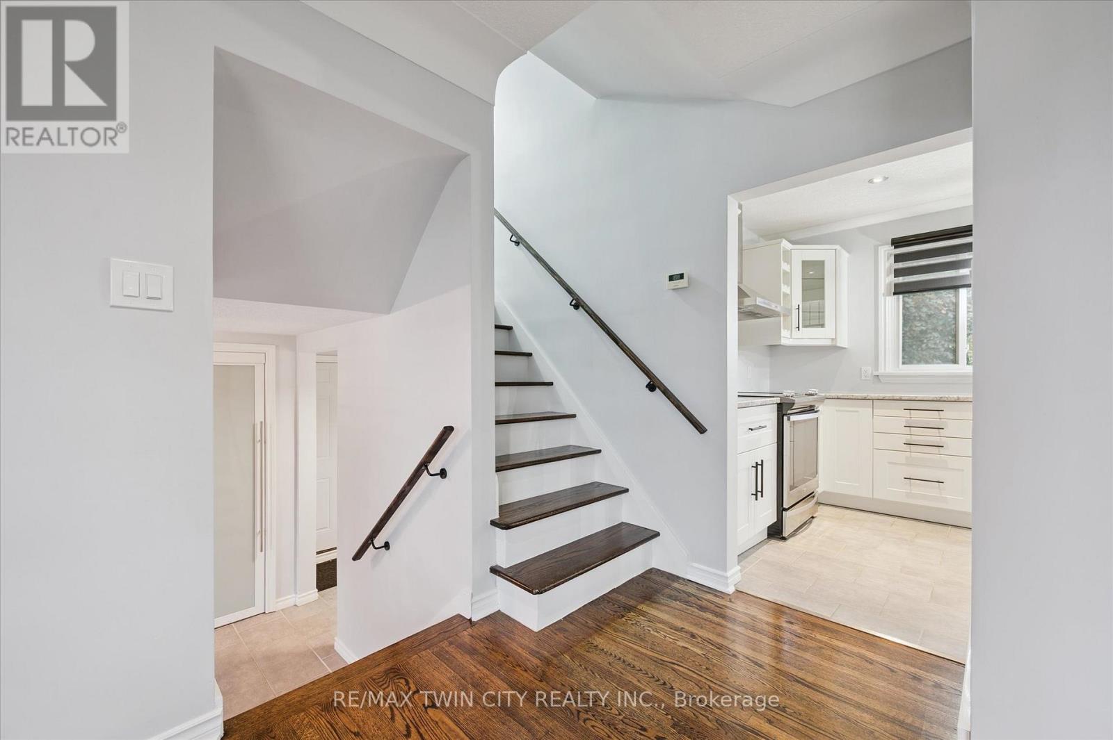 944 Concession Drive, Cambridge, Ontario  N3H 4L6 - Photo 17 - X12521620