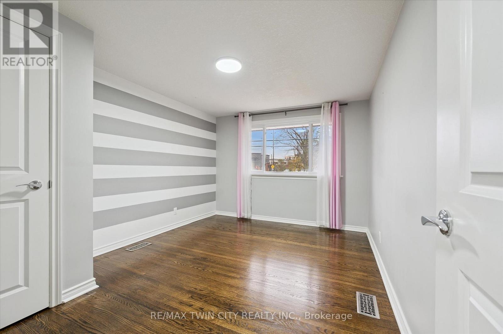 944 Concession Drive, Cambridge, Ontario  N3H 4L6 - Photo 18 - X12521620