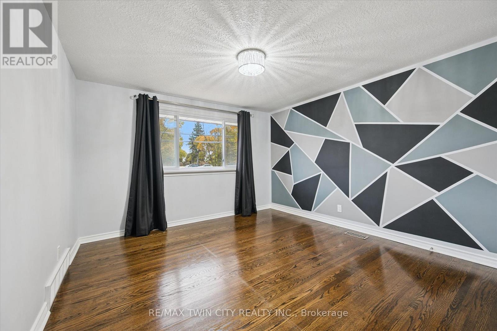 944 Concession Drive, Cambridge, Ontario  N3H 4L6 - Photo 20 - X12521620