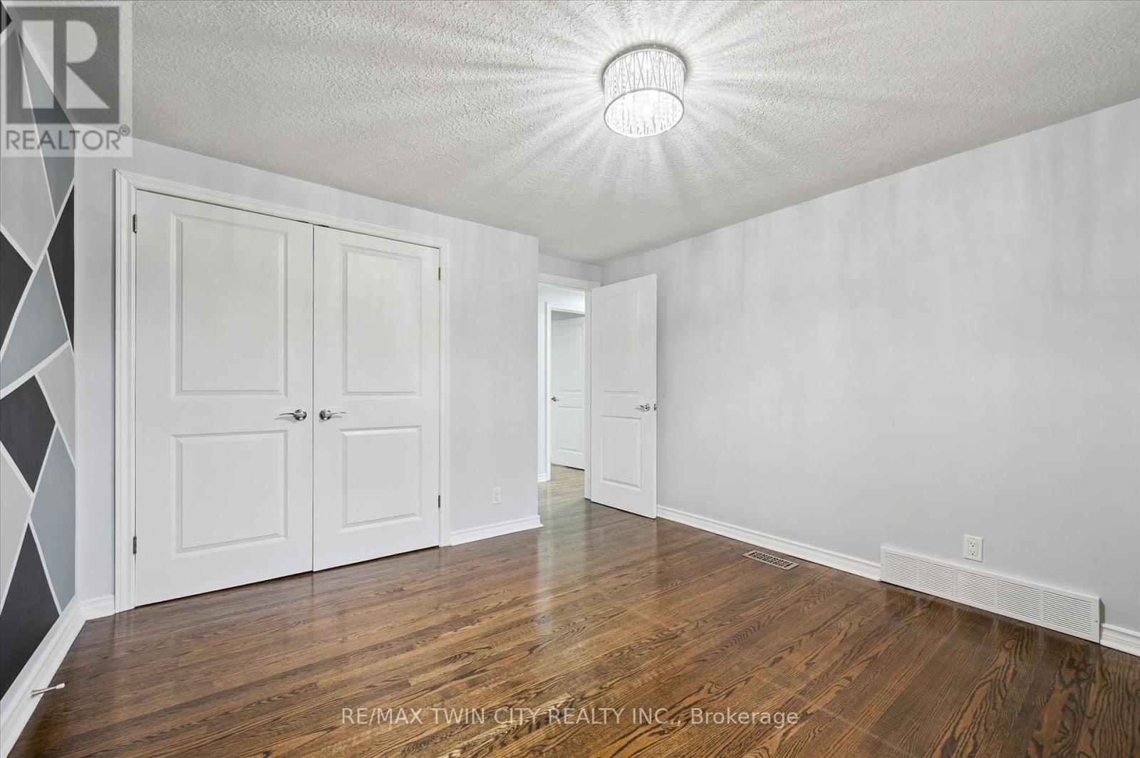 944 Concession Drive, Cambridge, Ontario  N3H 4L6 - Photo 21 - X12521620