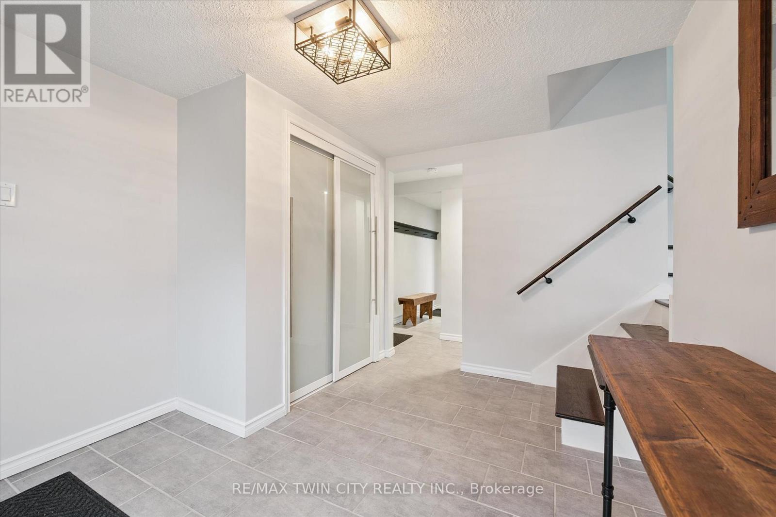 944 Concession Drive, Cambridge, Ontario  N3H 4L6 - Photo 6 - X12521620