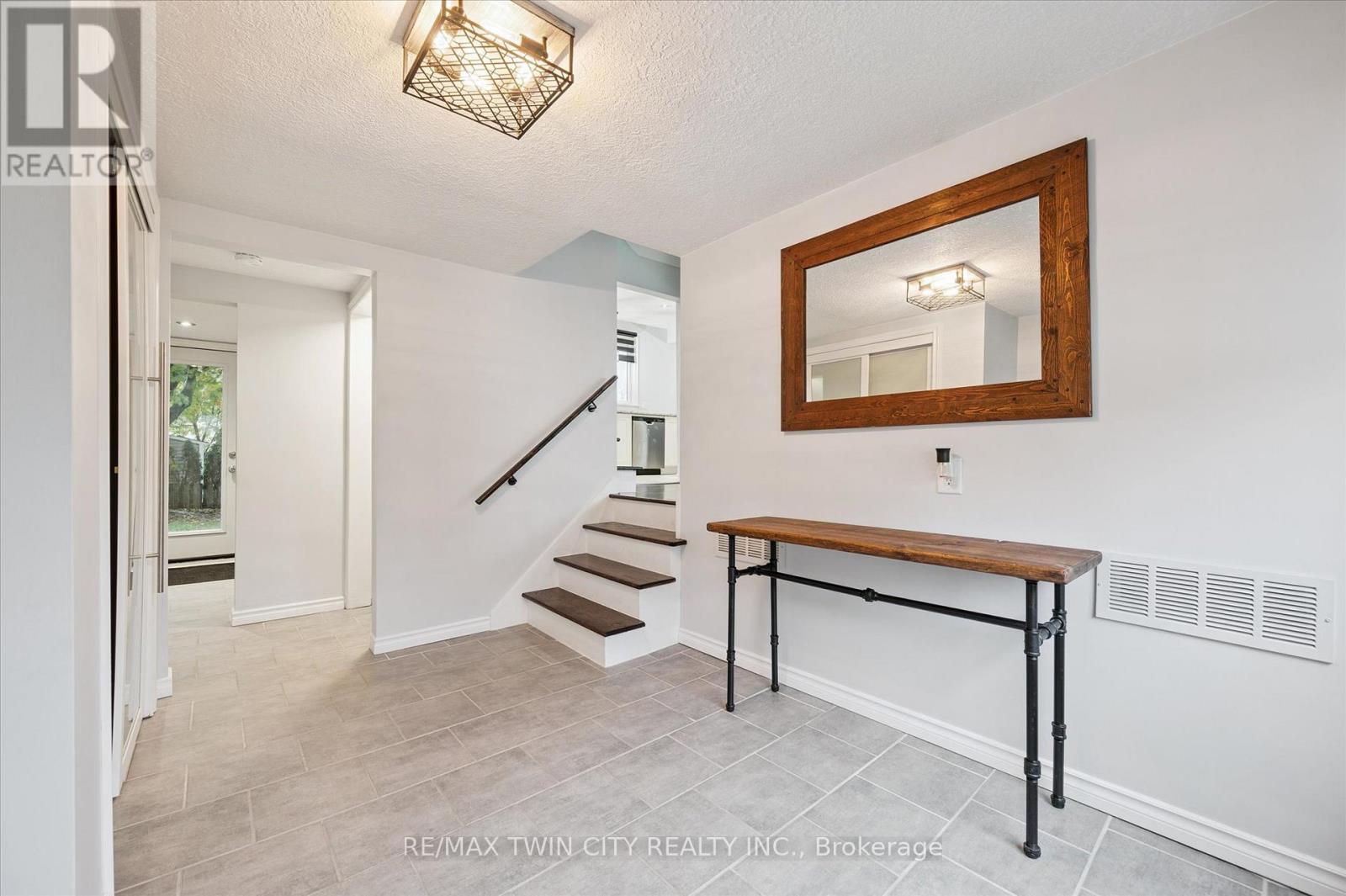 944 Concession Drive, Cambridge, Ontario  N3H 4L6 - Photo 7 - X12521620