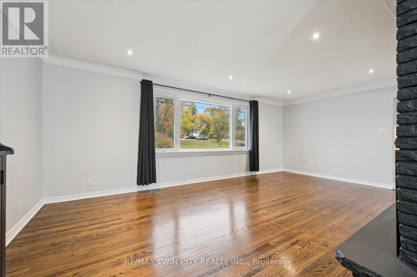 944 Concession Drive, Cambridge, Ontario  N3H 4L6 - Photo 8 - X12521620