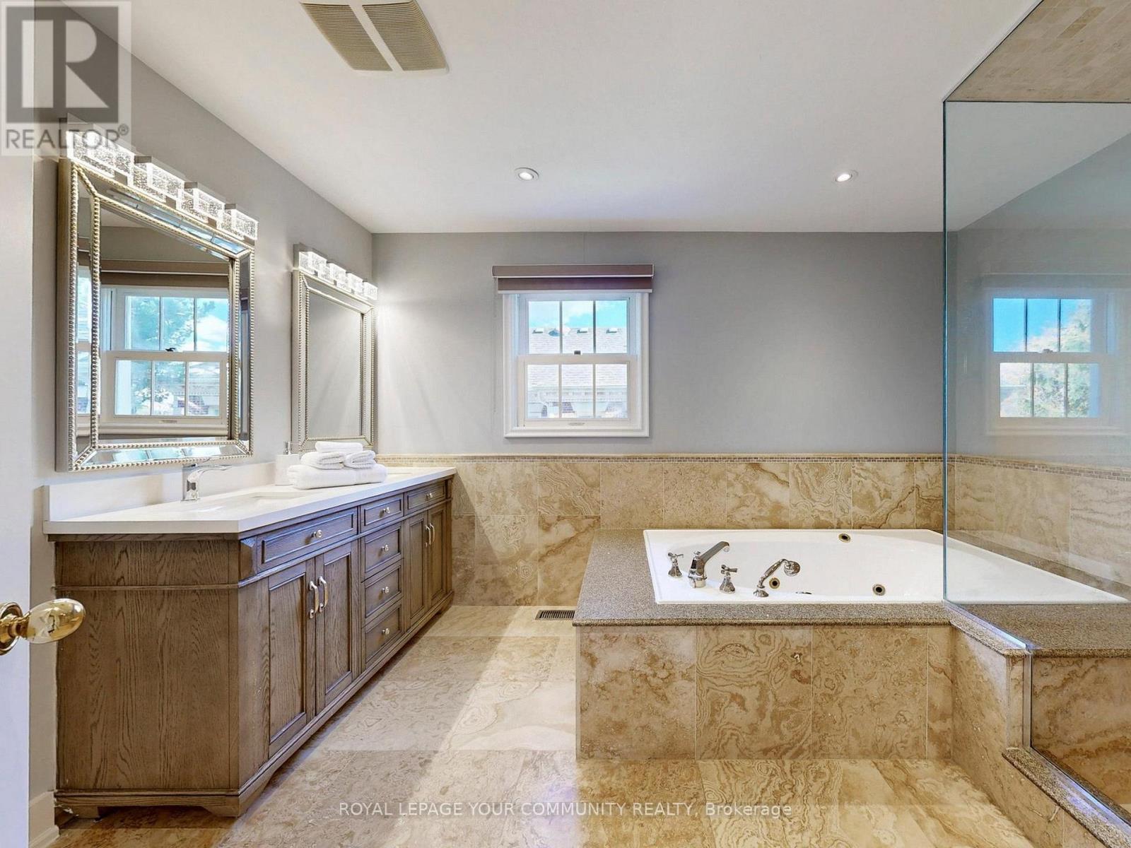 68 Regent Street, Richmond Hill, Ontario  L4C 9C5 - Photo 14 - N12521306