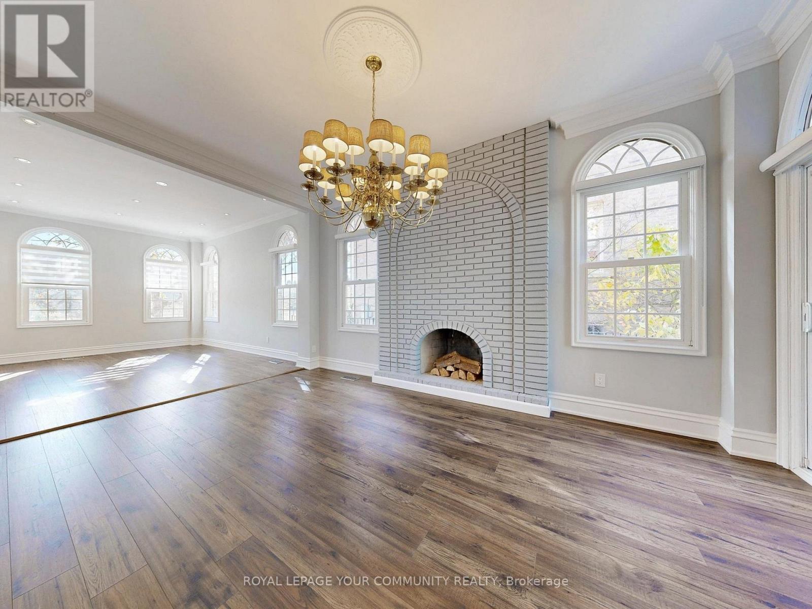 68 Regent Street, Richmond Hill, Ontario  L4C 9C5 - Photo 5 - N12521306