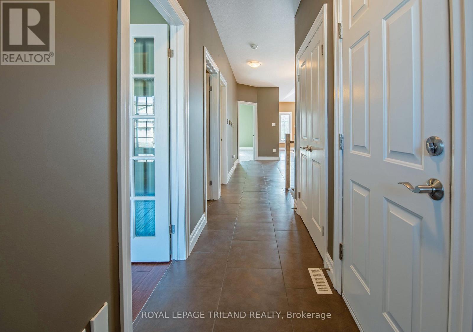 9 - 1571 Coronation Drive, London North, Ontario  N6G 5N9 - Photo 4 - X12291105