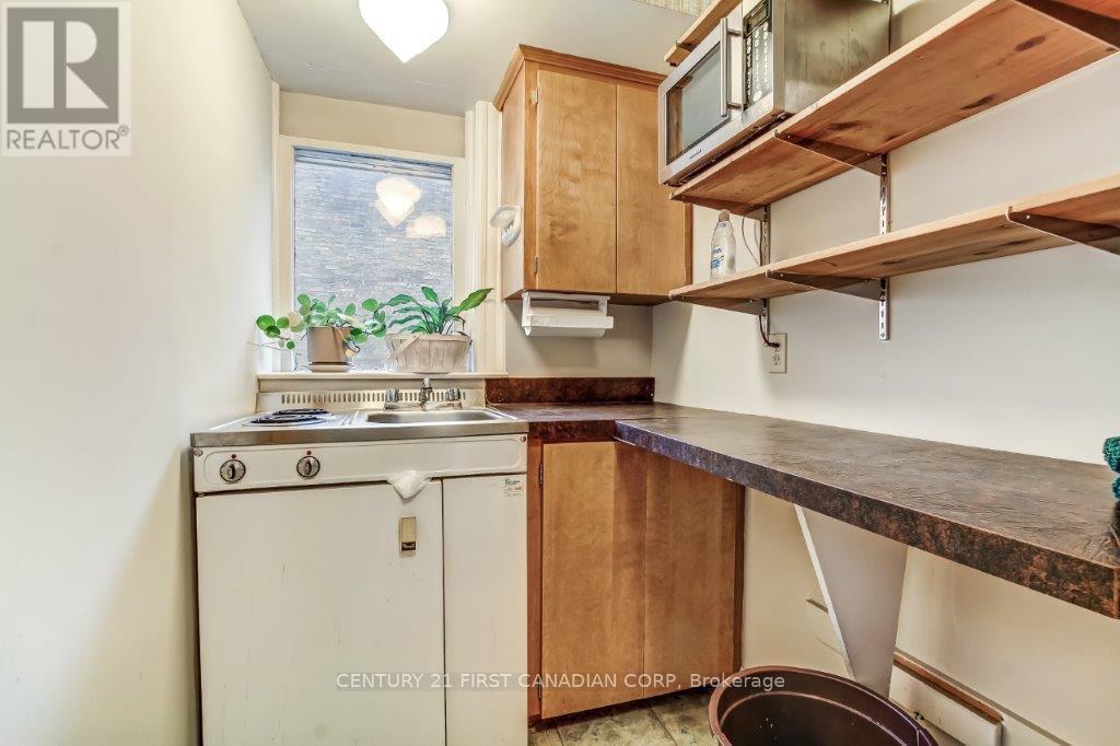 429 Talbot Street, St. Thomas, Ontario  N5P 1C1 - Photo 8 - X12466365