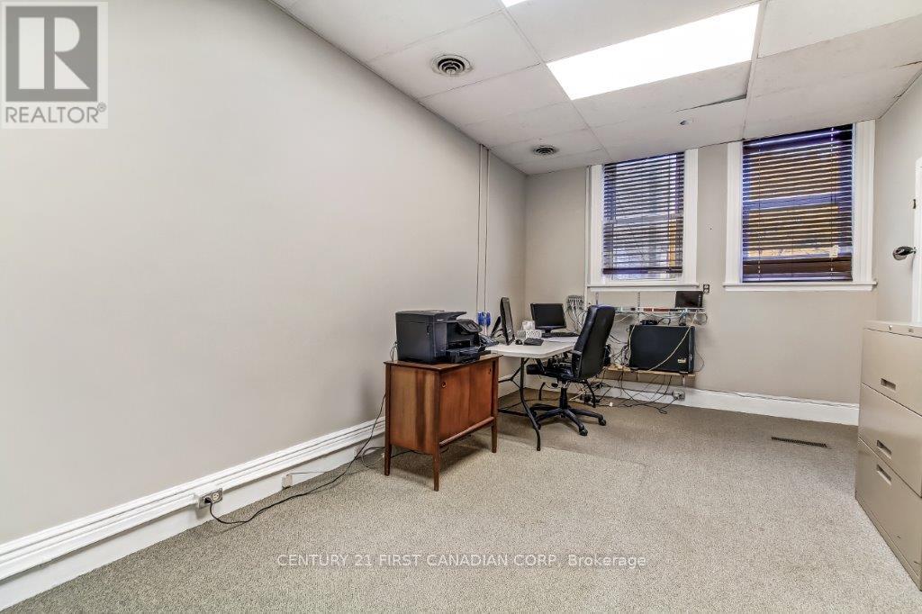 429 Talbot Street, St. Thomas, Ontario  N5P 1C1 - Photo 5 - X12466365