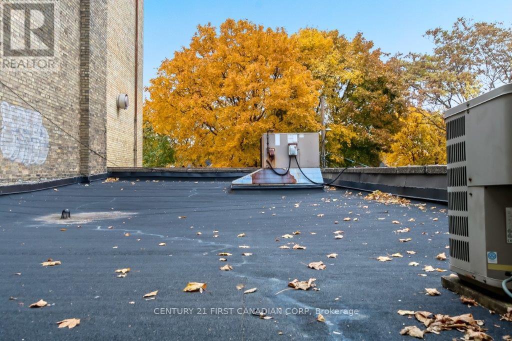 429 Talbot Street, St. Thomas, Ontario  N5P 1C1 - Photo 7 - X12466365