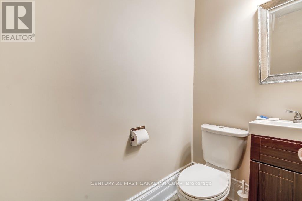 429 Talbot Street, St. Thomas, Ontario  N5P 1C1 - Photo 9 - X12466365