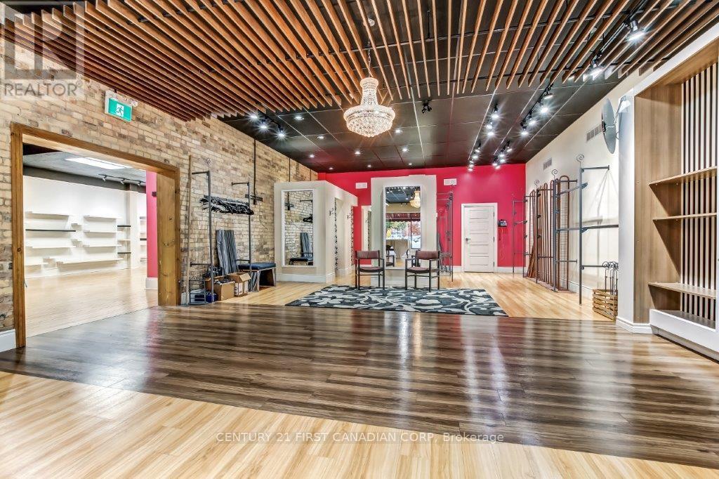 431 Talbot Street, St. Thomas, Ontario  N5P 1C1 - Photo 3 - X12466655