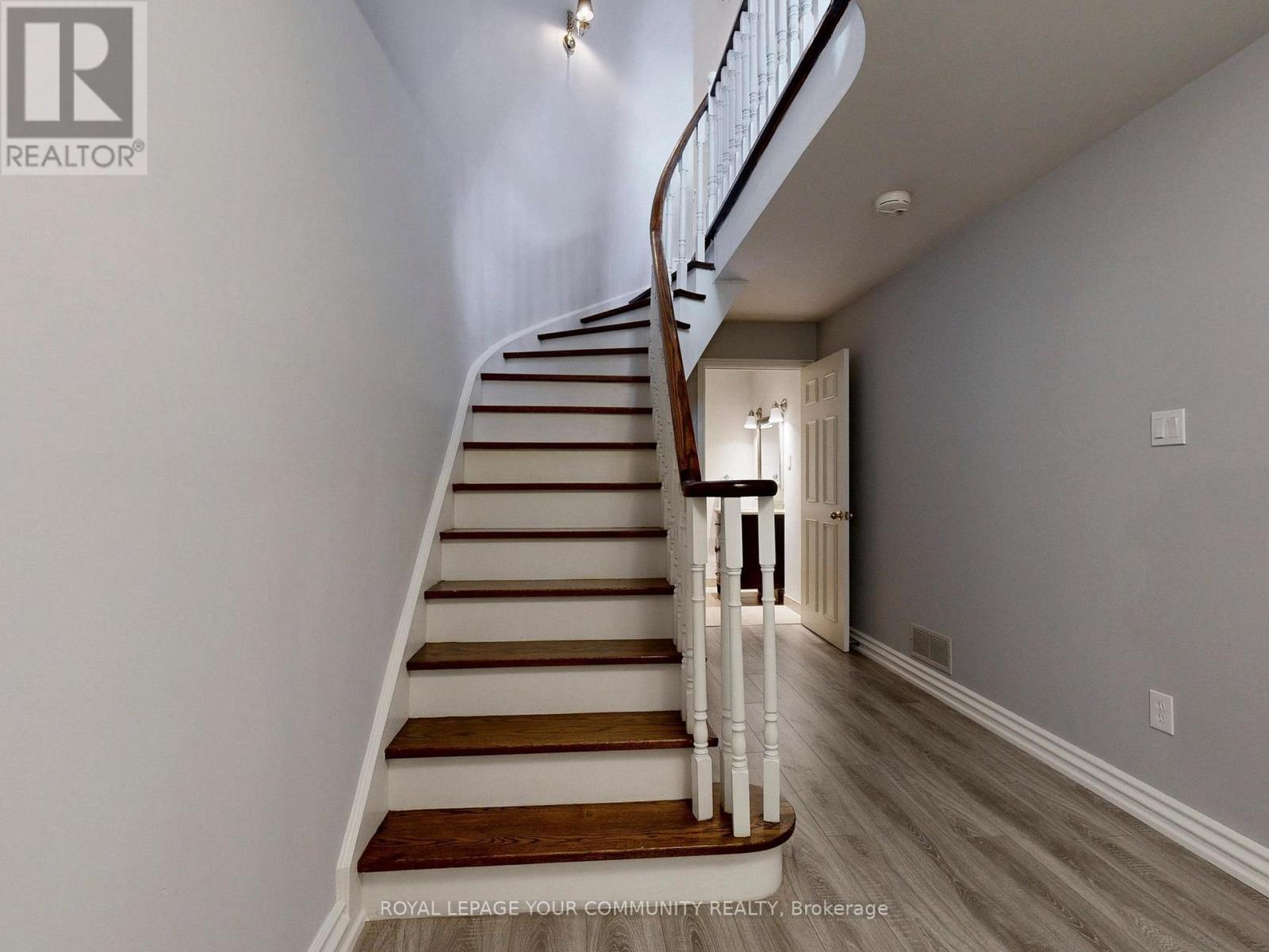 68 Regent Street, Richmond Hill, Ontario  L4C 9C5 - Photo 29 - N12521306