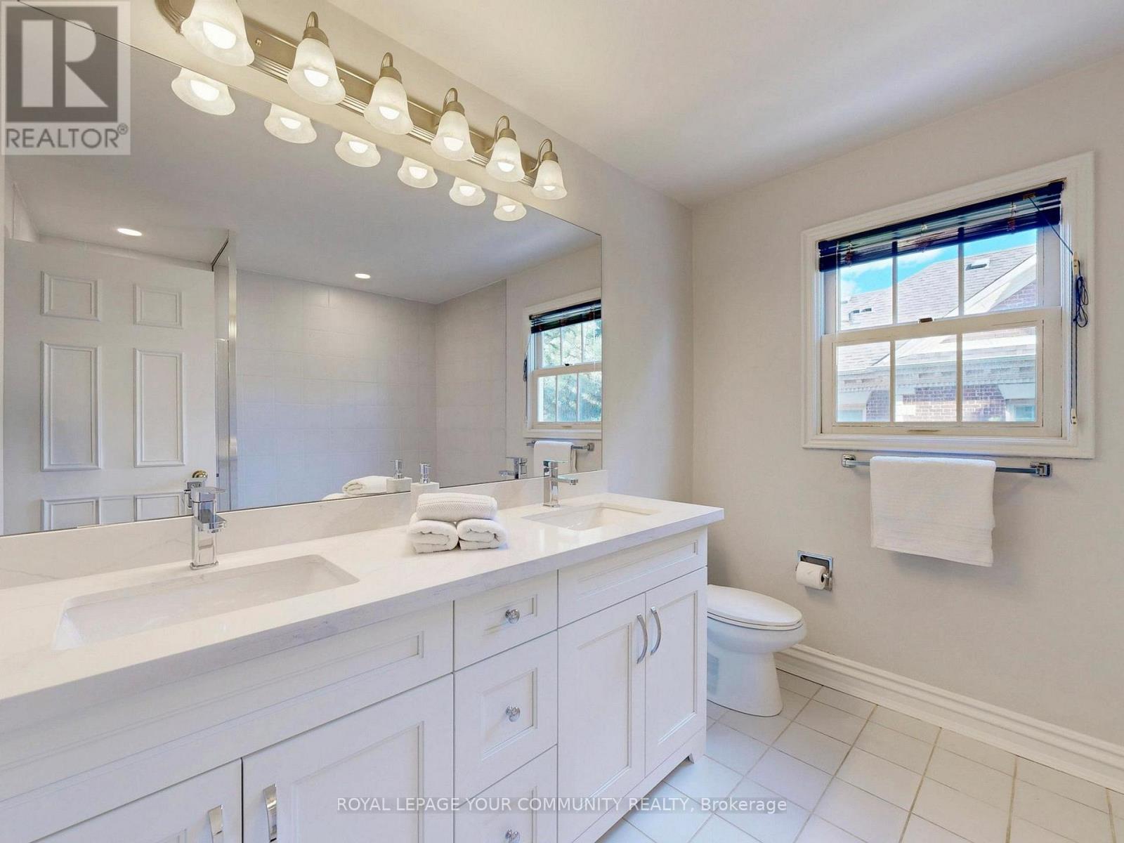 68 Regent Street, Richmond Hill, Ontario  L4C 9C5 - Photo 35 - N12521306