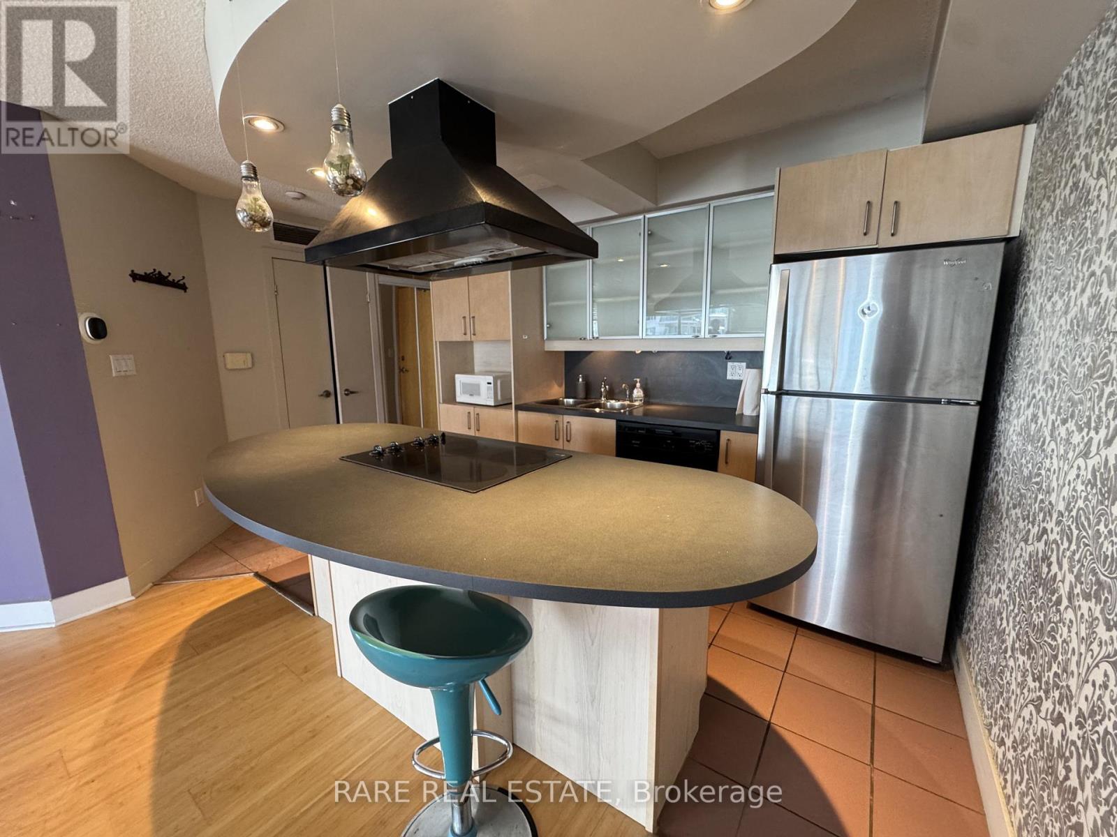 807 - 550 Queens Quay W, Toronto, Ontario  M5V 3M8 - Photo 2 - C12521744