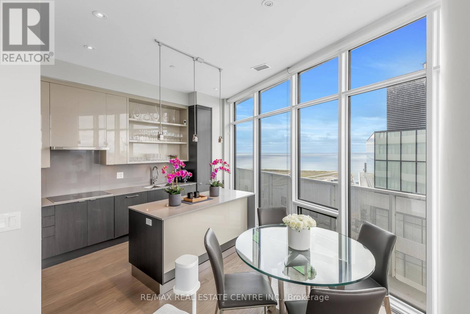 Sph 201 - 88 Harbour Street, Toronto, Ontario  M5J 2T5 - Photo 10 - C12521754