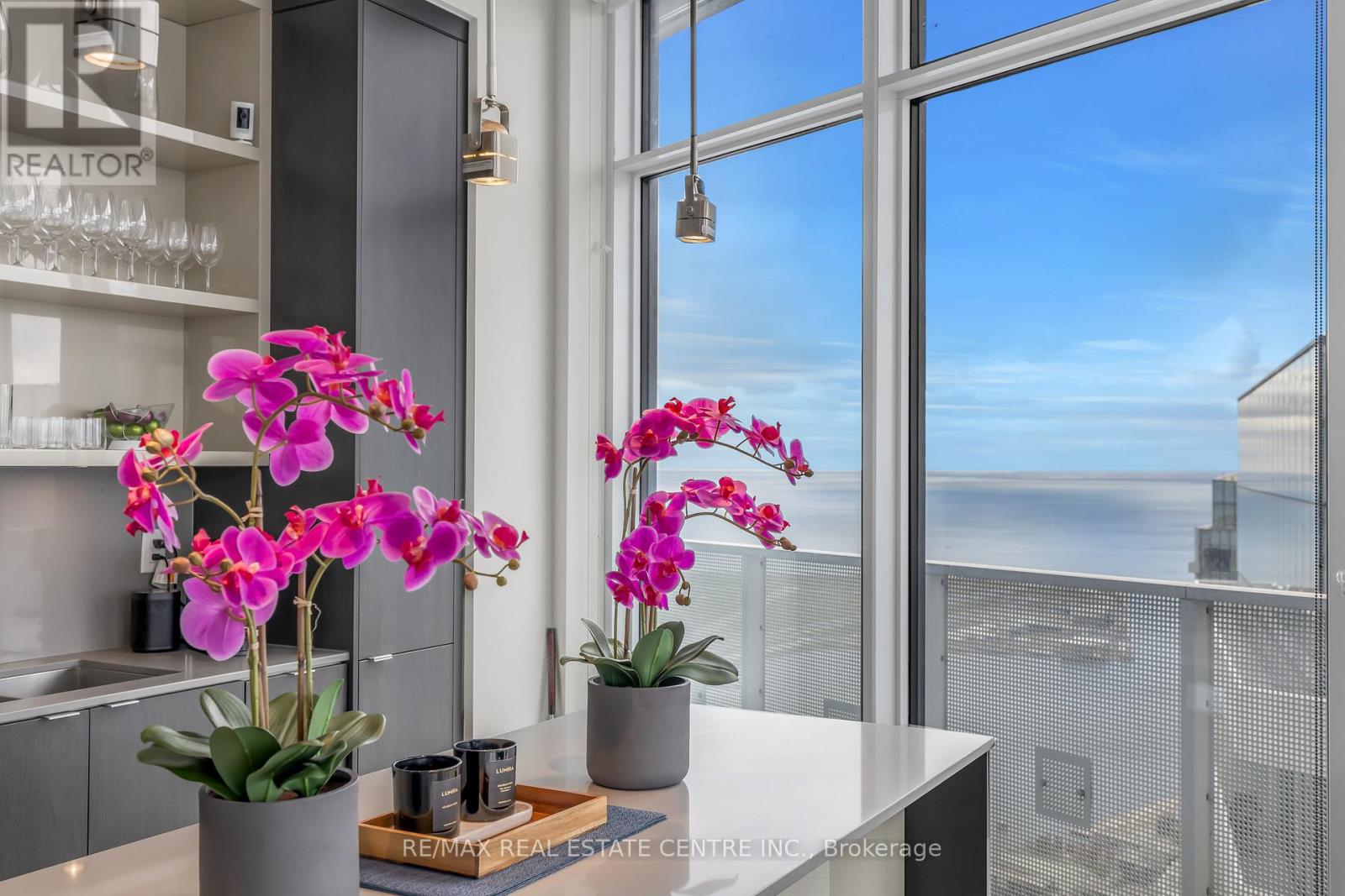 Sph 201 - 88 Harbour Street, Toronto, Ontario  M5J 2T5 - Photo 17 - C12521754