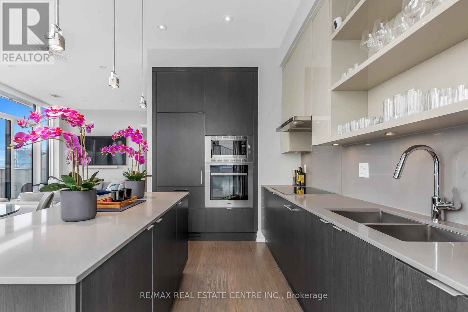 Sph 201 - 88 Harbour Street, Toronto, Ontario  M5J 2T5 - Photo 19 - C12521754