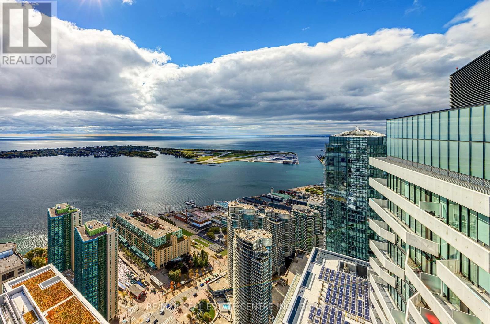 Sph 201 - 88 Harbour Street, Toronto, Ontario  M5J 2T5 - Photo 2 - C12521754