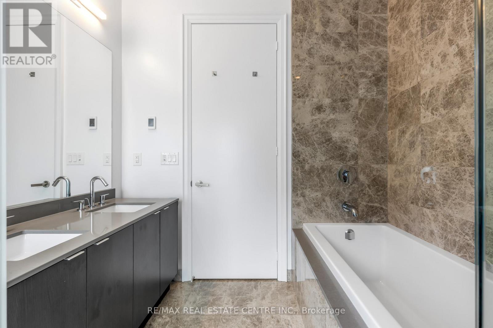 Sph 201 - 88 Harbour Street, Toronto, Ontario  M5J 2T5 - Photo 27 - C12521754