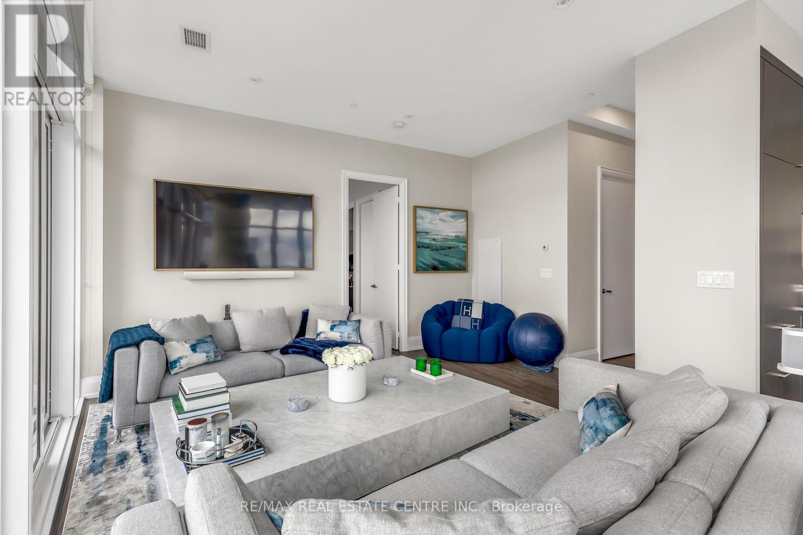 Sph 201 - 88 Harbour Street, Toronto, Ontario  M5J 2T5 - Photo 7 - C12521754