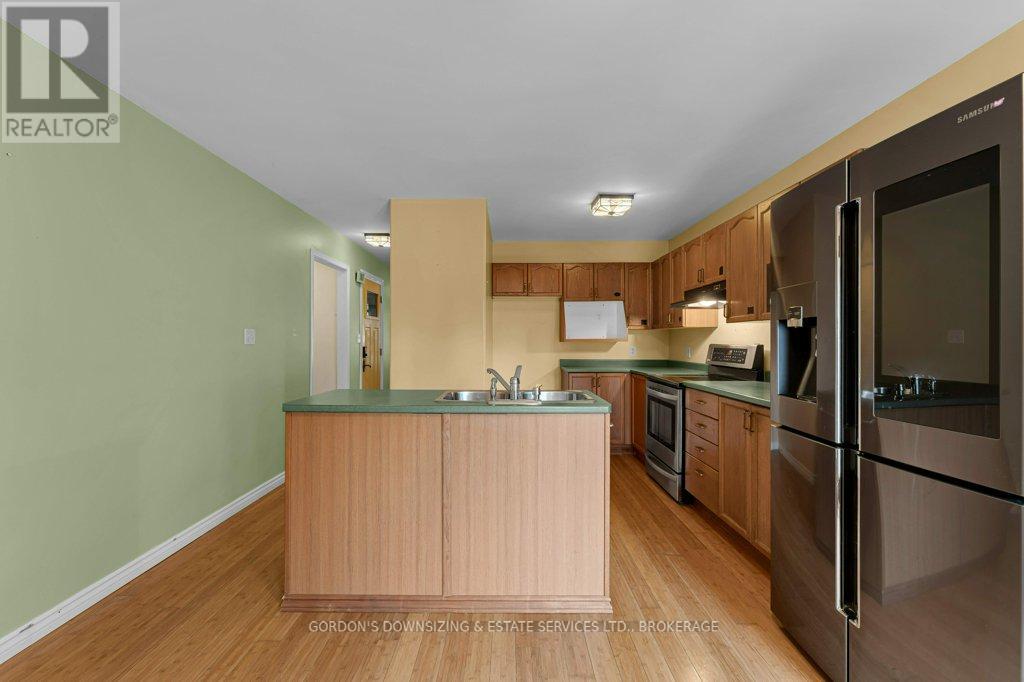 464 Freeman Crescent, Kingston (Kingston East (Incl Barret Crt)), Ontario  K7K 7C8 - Photo 11 - X12522034