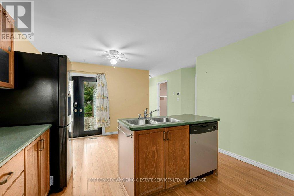 464 Freeman Crescent, Kingston (Kingston East (Incl Barret Crt)), Ontario  K7K 7C8 - Photo 12 - X12522034