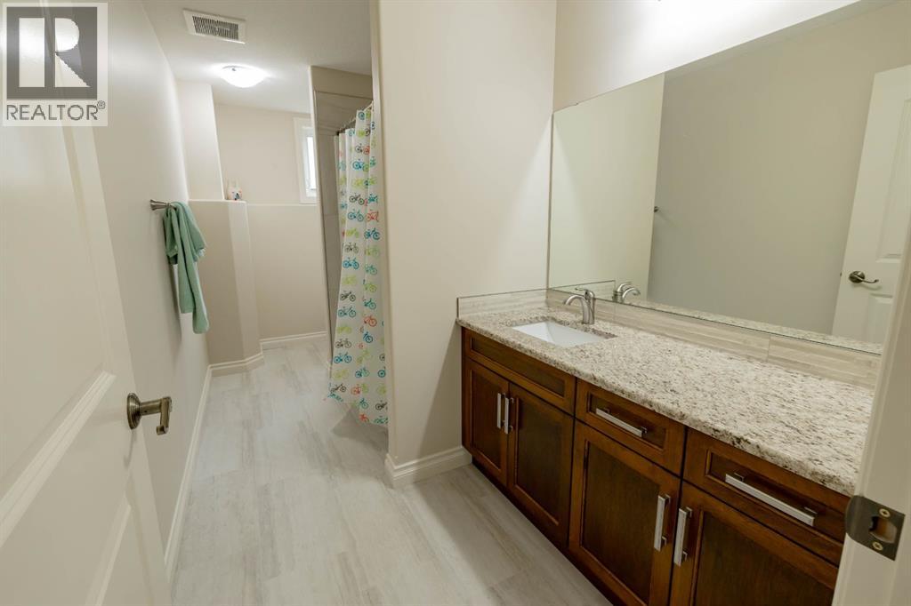 15 Chinook Heights S, Lethbridge, Alberta  T1K 6T6 - Photo 38 - A2268796