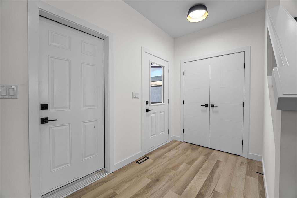 313 Numeracy Lane, Winnipeg, Manitoba  R2P 3A6 - Photo 3 - 202528037