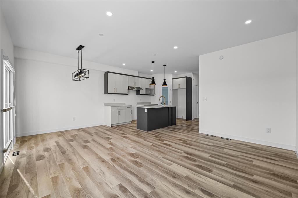 313 Numeracy Lane, Winnipeg, Manitoba  R2P 3A6 - Photo 8 - 202528037