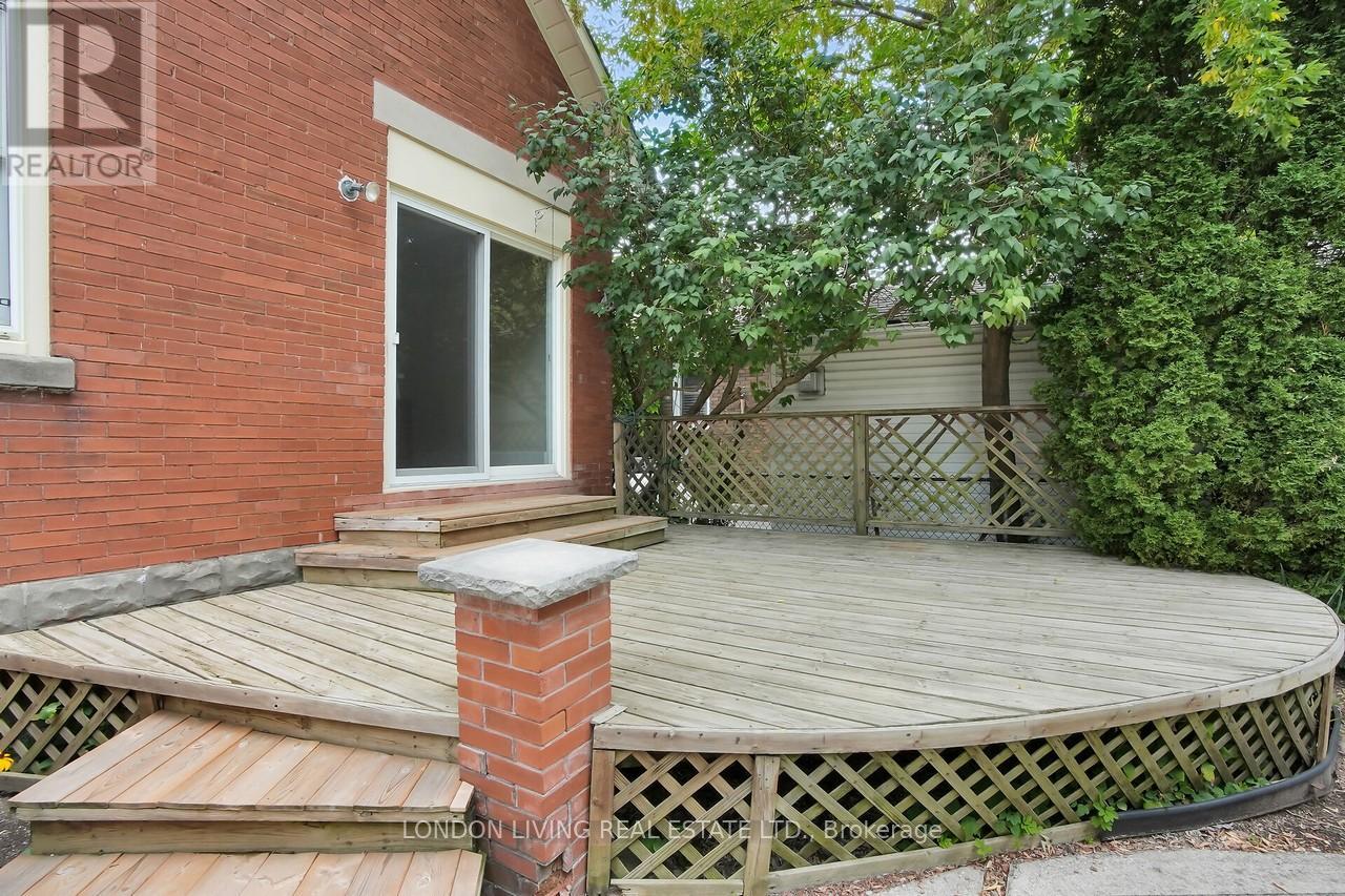 111 Garfield Avenue, London South (South F), Ontario  N6C 2B7 - Photo 12 - X12521936