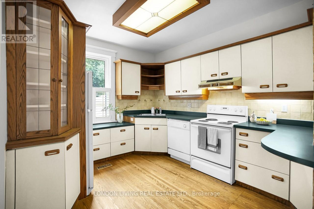 111 Garfield Avenue, London South (South F), Ontario  N6C 2B7 - Photo 26 - X12521936