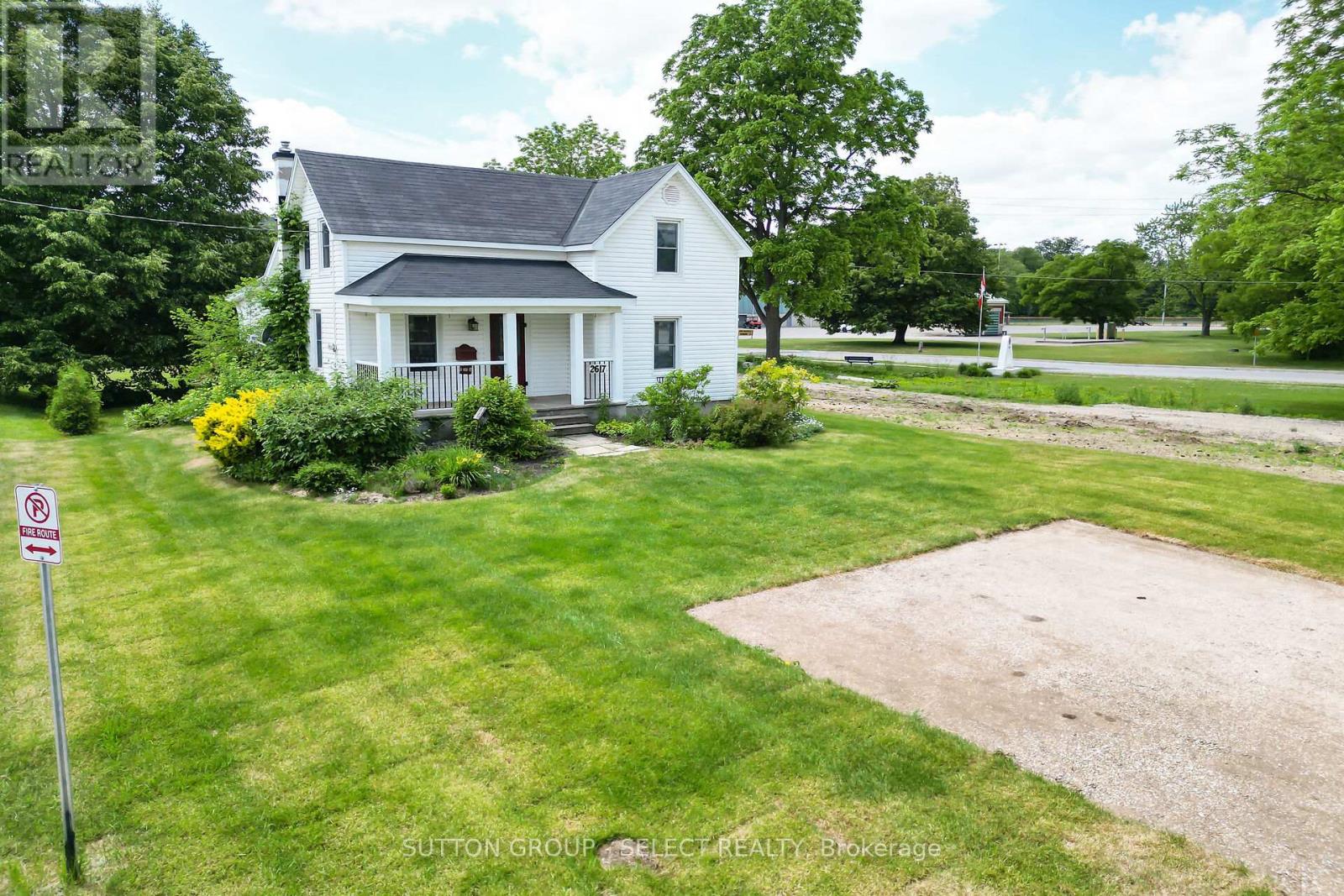 2617 Queens Street, Strathroy-Caradoc, Ontario  N0L 1W0 - Photo 2 - X12521942