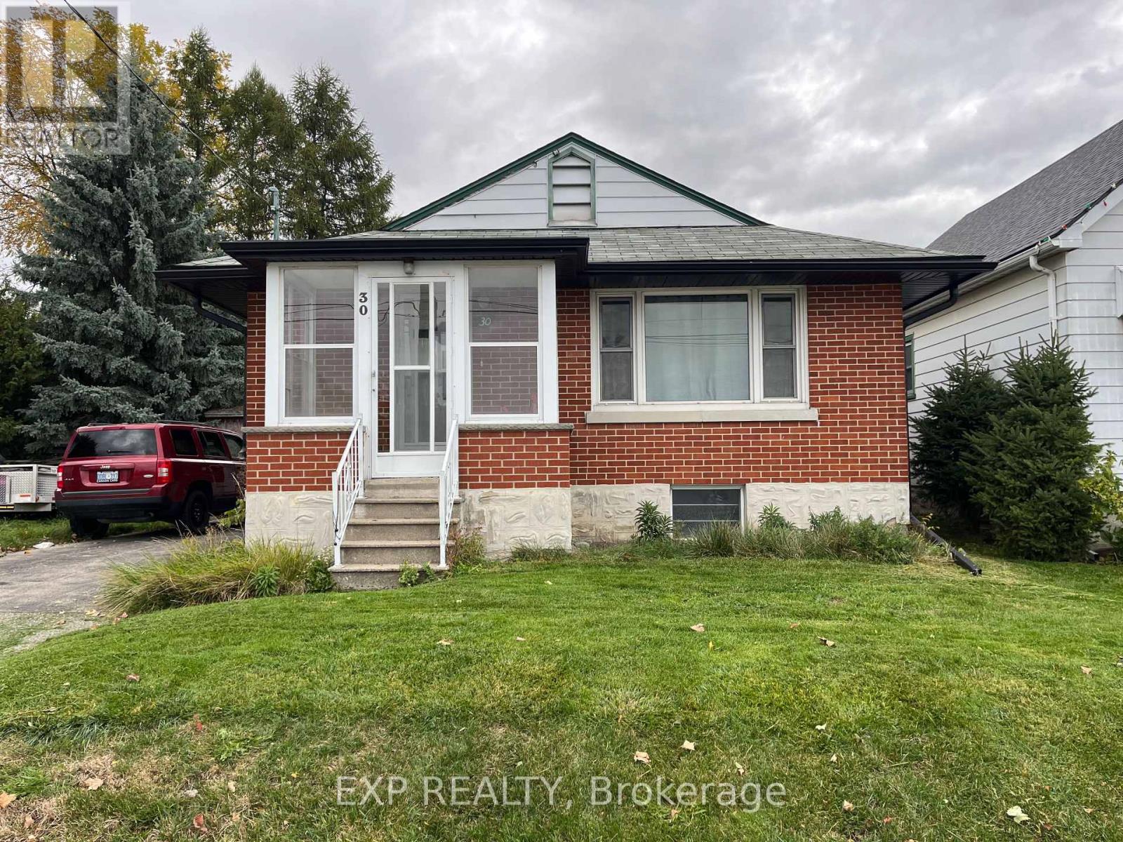 30 Stewart Street, Kitchener, Ontario N2G 2E4 - Photo 1 - X12522040