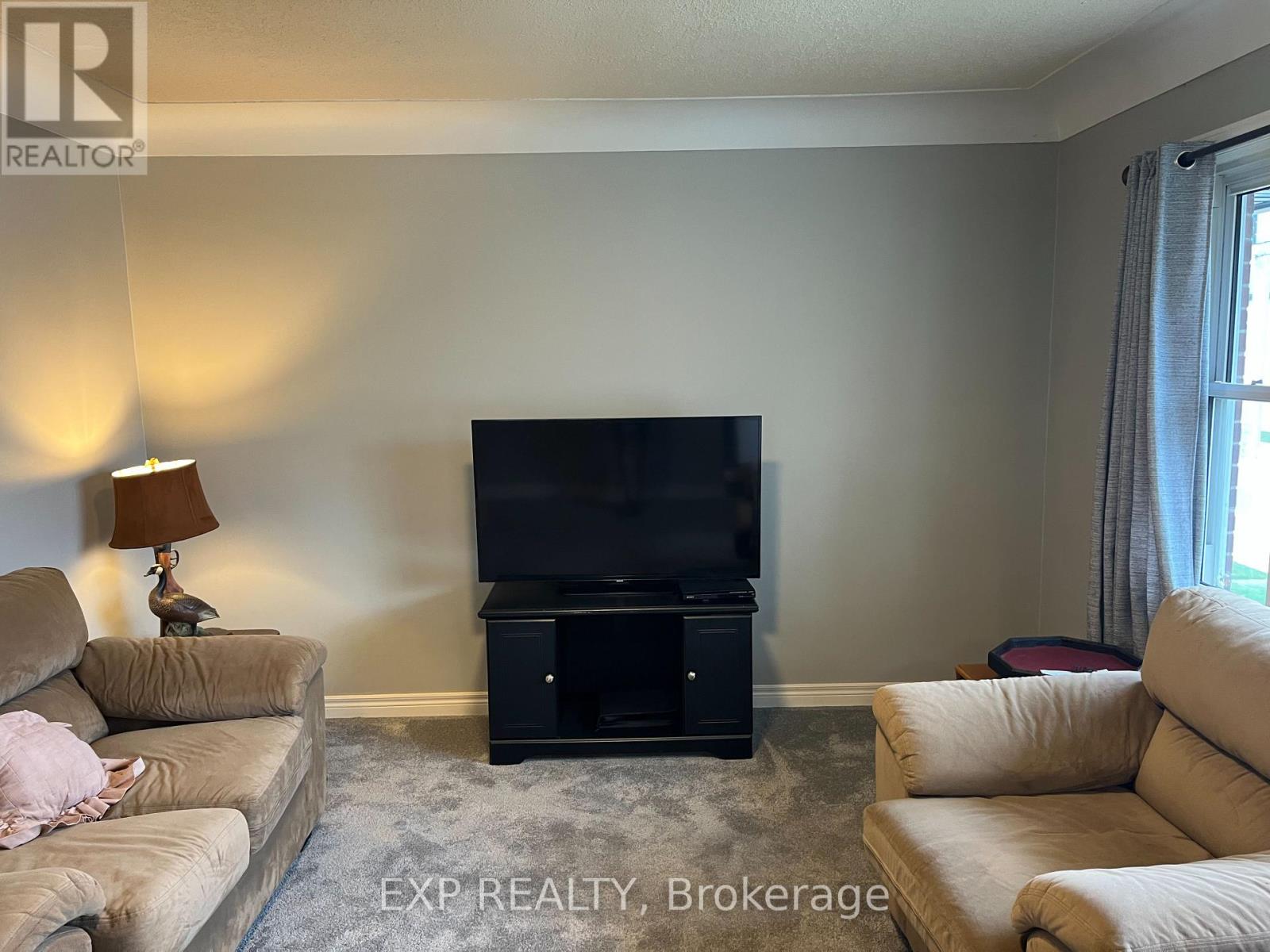 30 Stewart Street, Kitchener, Ontario N2G 2E4 - Photo 10 - X12522040