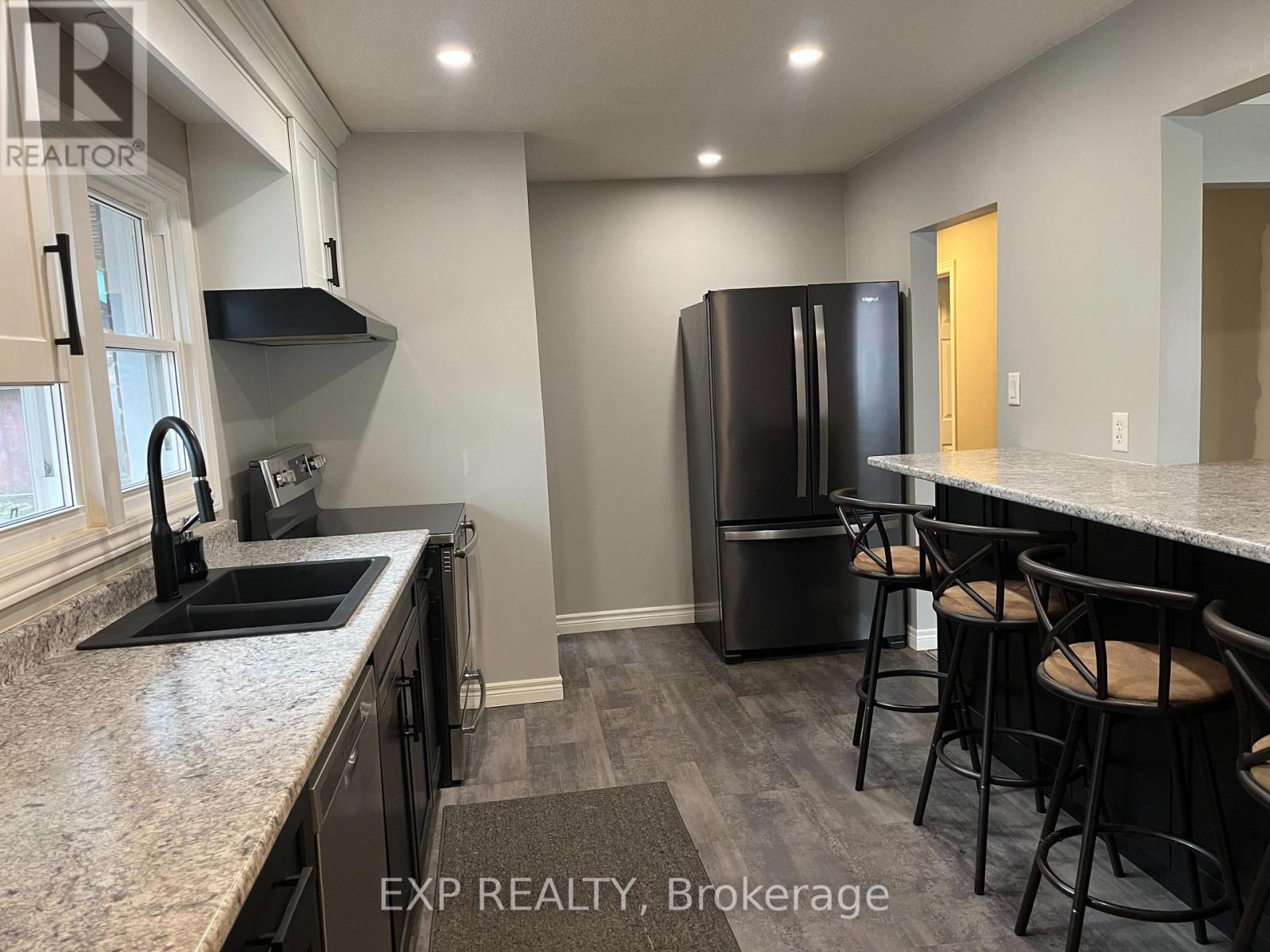 30 Stewart Street, Kitchener, Ontario N2G 2E4 - Photo 13 - X12522040