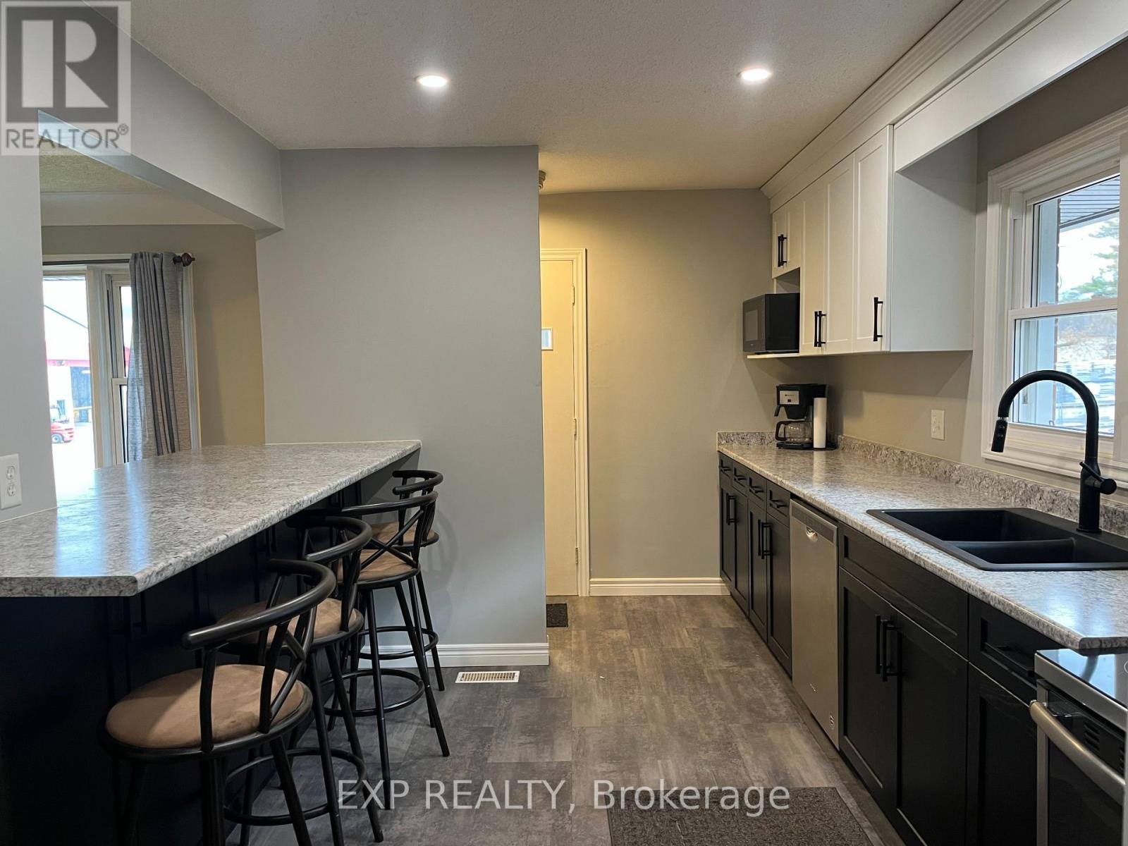 30 Stewart Street, Kitchener, Ontario N2G 2E4 - Photo 15 - X12522040