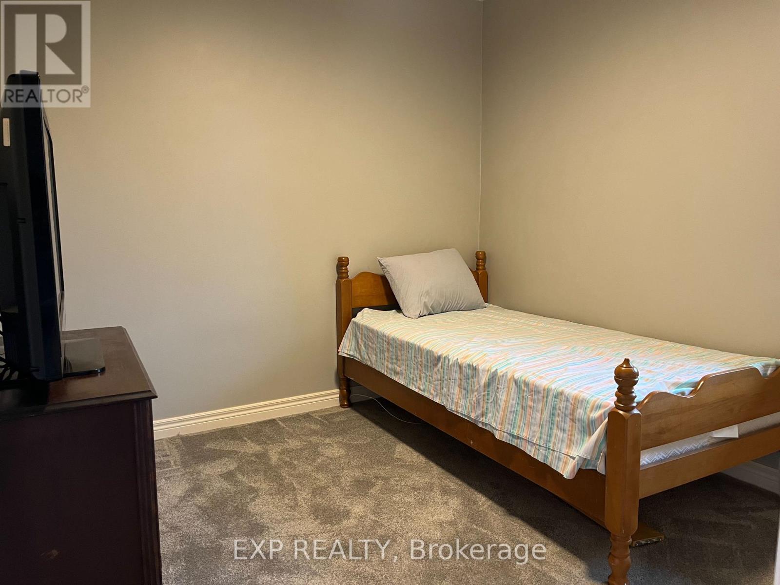 30 Stewart Street, Kitchener, Ontario N2G 2E4 - Photo 23 - X12522040