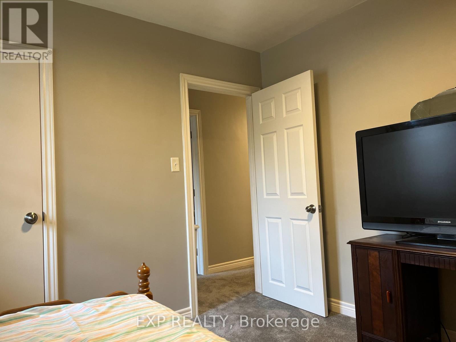 30 Stewart Street, Kitchener, Ontario N2G 2E4 - Photo 24 - X12522040