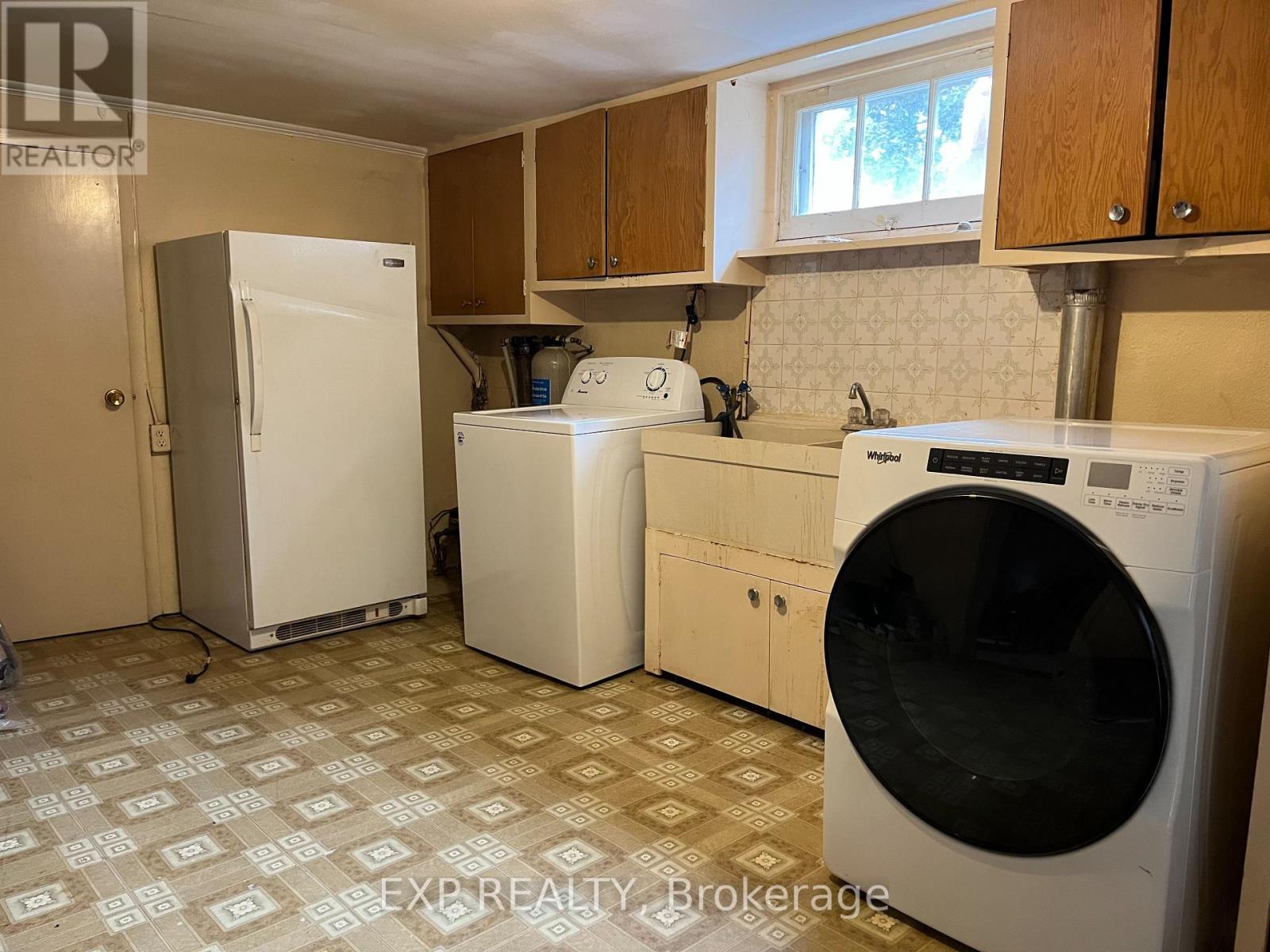 30 Stewart Street, Kitchener, Ontario N2G 2E4 - Photo 28 - X12522040