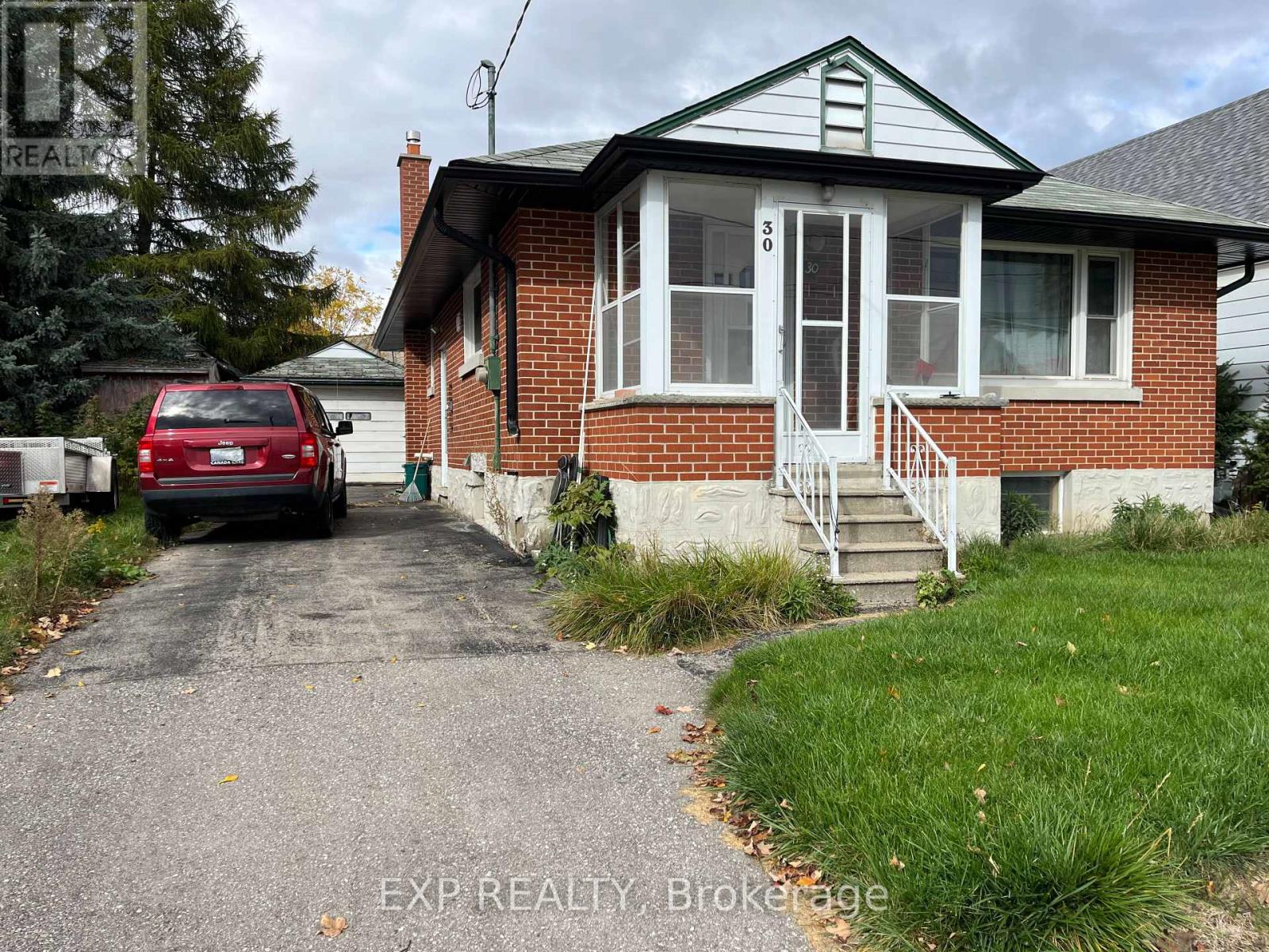 30 Stewart Street, Kitchener, Ontario N2G 2E4 - Photo 4 - X12522040