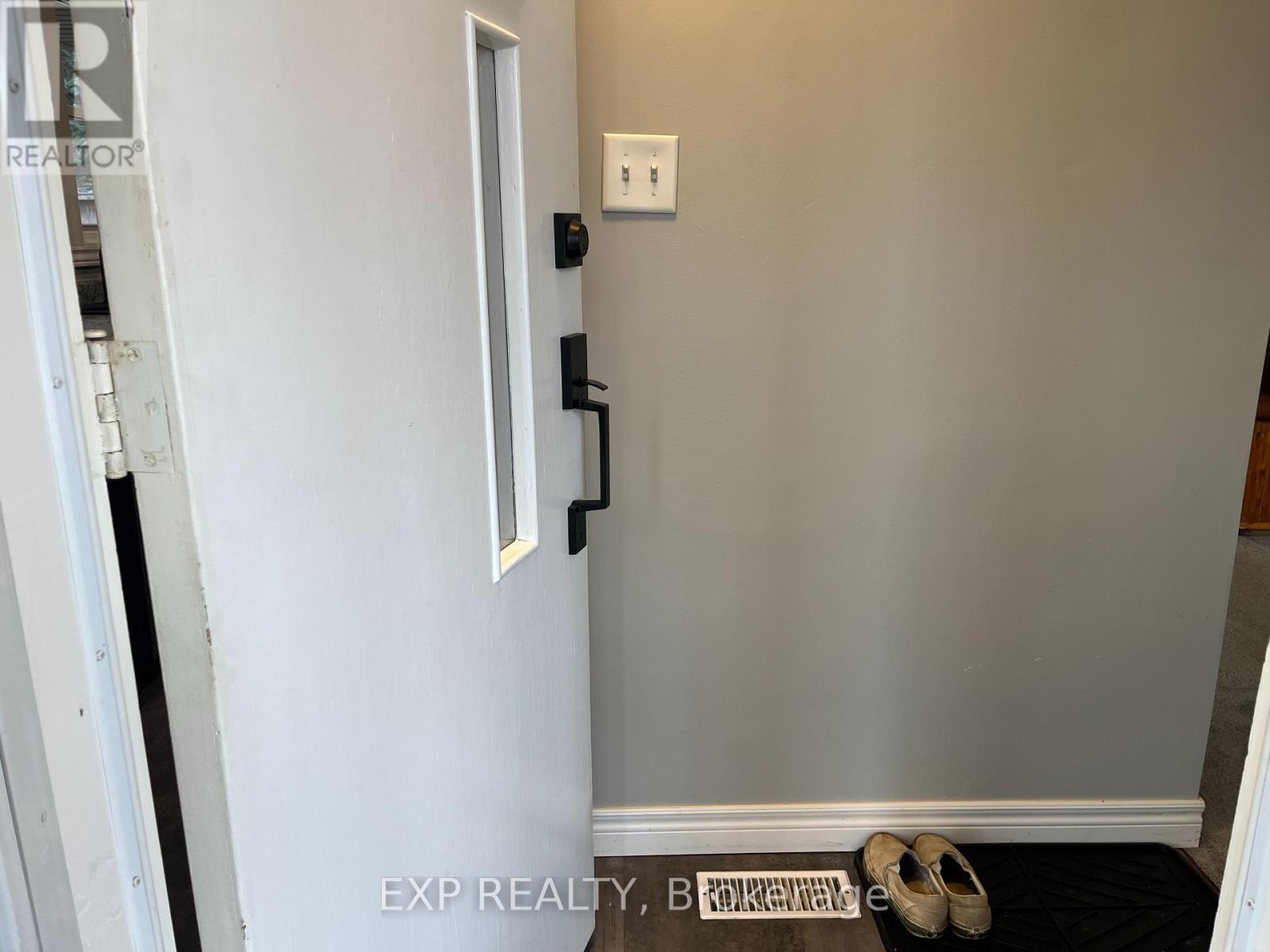 30 Stewart Street, Kitchener, Ontario N2G 2E4 - Photo 8 - X12522040