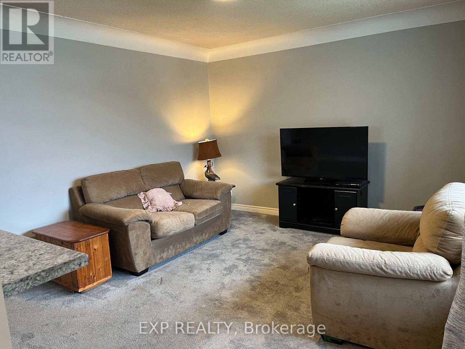 30 Stewart Street, Kitchener, Ontario N2G 2E4 - Photo 9 - X12522040